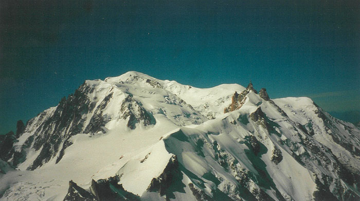 Aiguille du Midi avec en  toile de fond le Mt-Blanc
